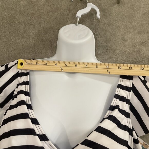 NWT B2Prity Womens Black & White Cutout Ruffle One-Piece Swimsuit Size Medium - Picture 10 of 15